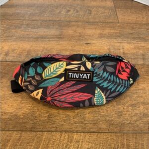 Tinyat Tropical Print Belt Bag